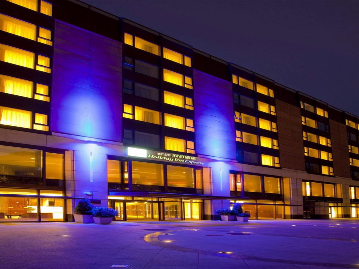 Exterior of Holiday Inn Express Beijing Temple of Heaven at night